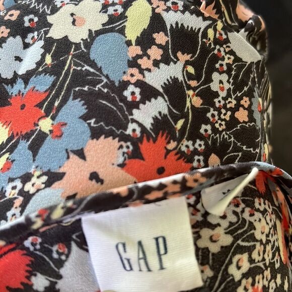 GAP floral crepe keyhole tie neckline glitter sleeve ruffle hem top. Medium. - Picture 5 of 5
